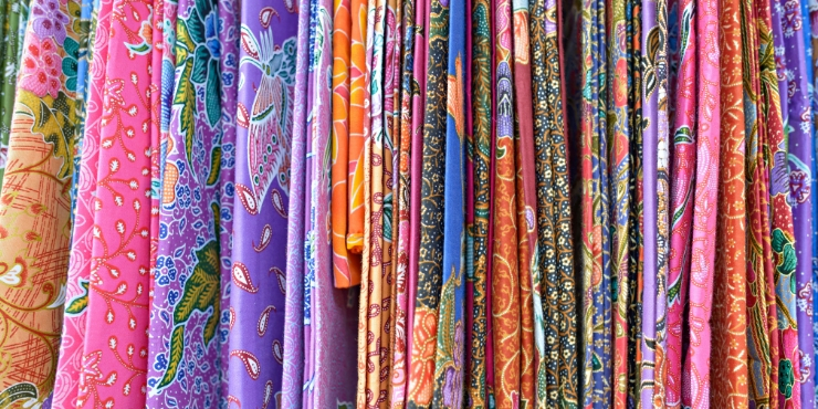 lots of multicoloured sarongs 1