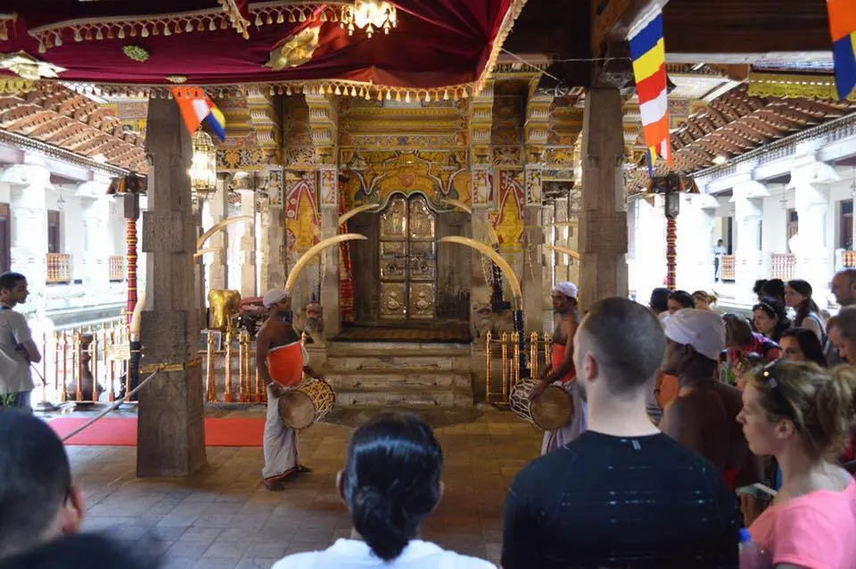 temple-of-the-sacred-tooth-relic