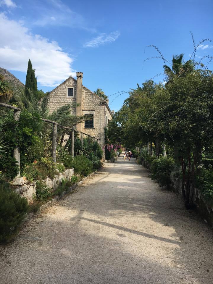 path-to-the-villa at arboretum Trsteno