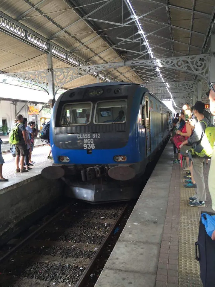 sri-lankan-train-station