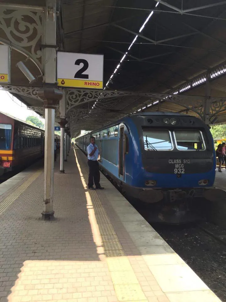 train-station-in-Sri-Lanka