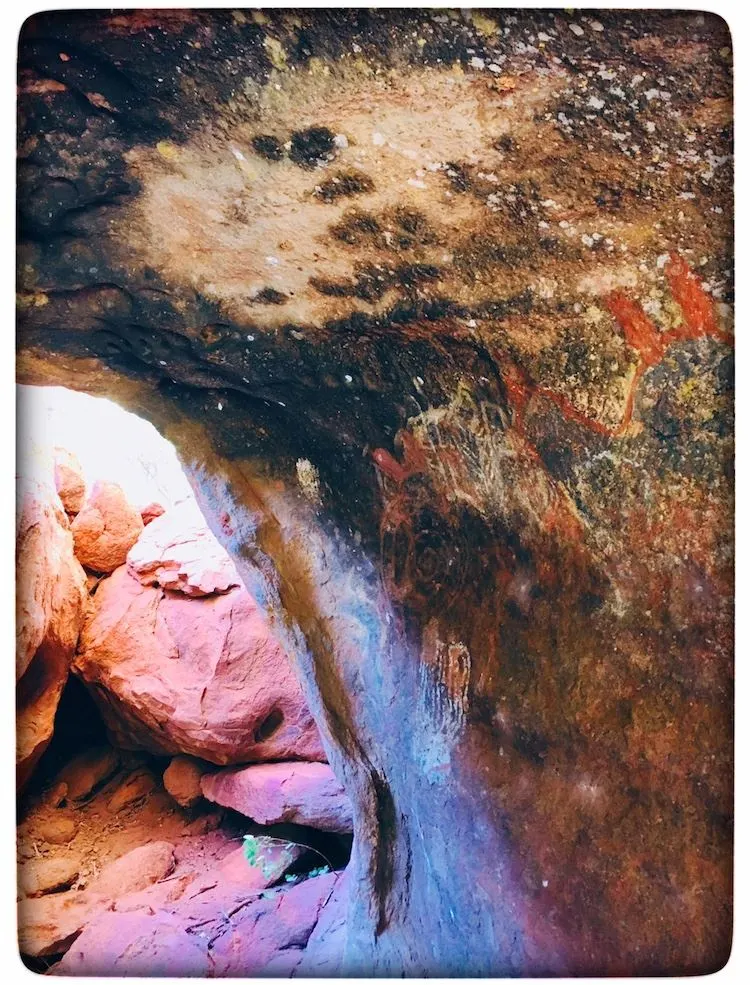 Uluru cave drawings