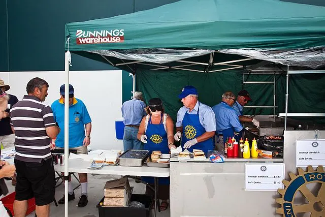 Snag sizzle at Bunnings.