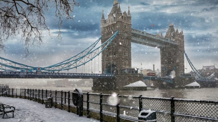 An Essential Packing List for London in Winter, featured by top international travel blogger, Tracy's Travels in Time: tower bridge london in winter