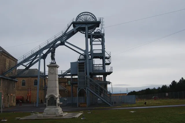 Memorial and pit head Woodhorn geograph.org .uk 1163920