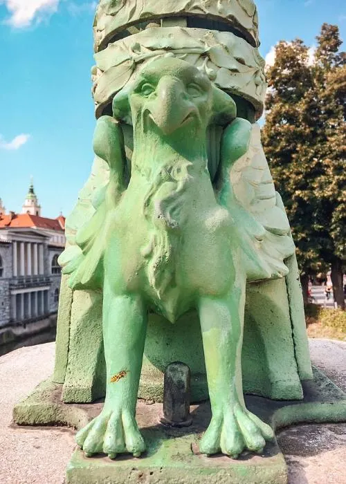 A wasp photobombing a dragon statue in the City of Dragons Ljubljana 1