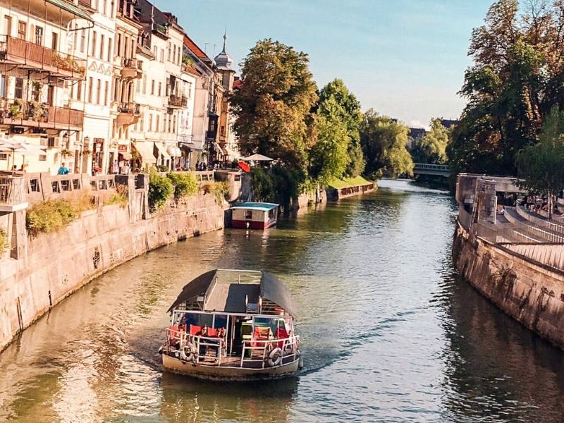 Take a boat trip along the river not to be missed when visiting Ljubljana