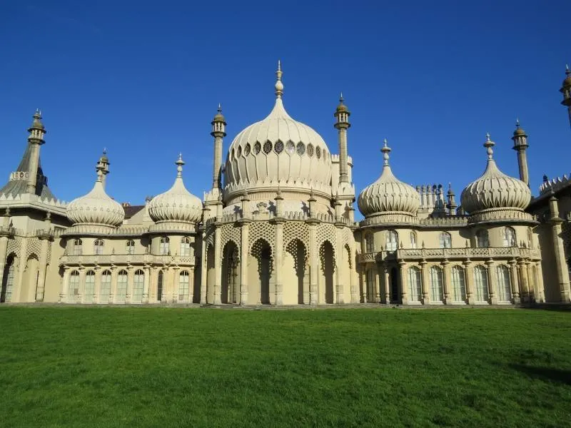 Brighton Pavilioncan be visited on an easy day trip from London by train