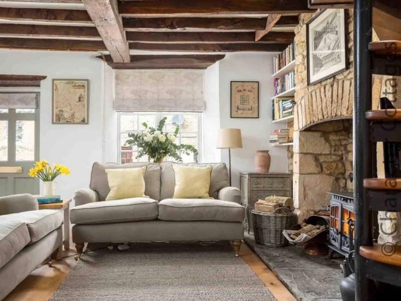 Cotswolds cottage - Image courtesy of Airbnb and Character Cottages