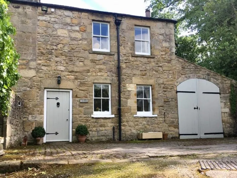 Lone End Georgian Cottage in Alnwick Northumberland - Images courtesy of Airbnb