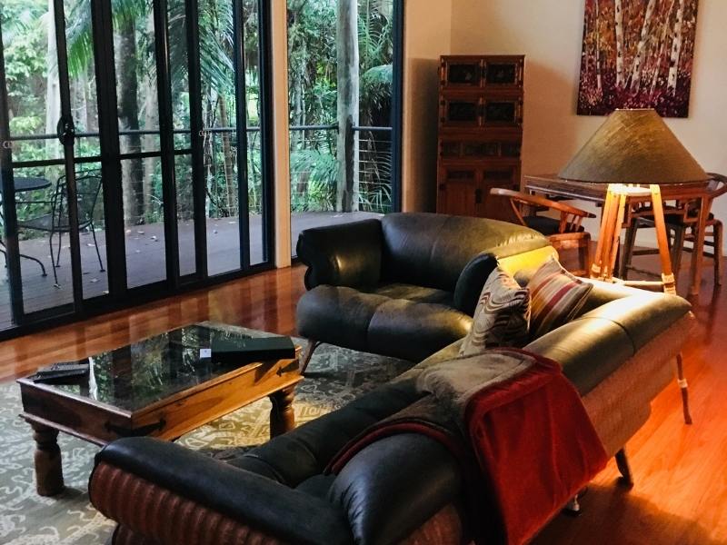 Pethers living room in a treehouse at Tamborine Moutain.