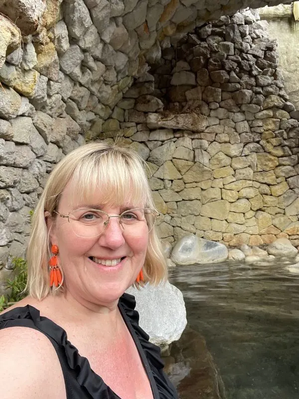 Tracy at the Polynesian Spa at Rotorua Lake.