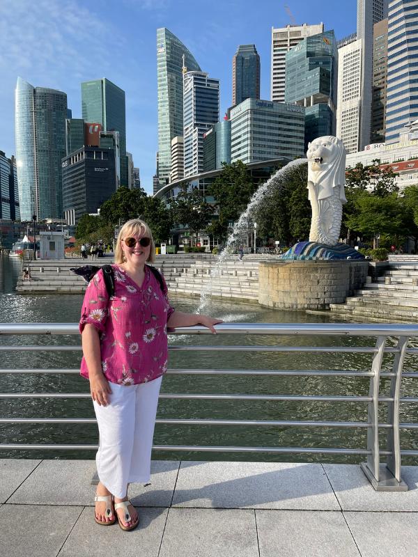 Tracy at the Merlion